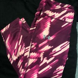 YLG UNDER ARMOUR CROPPED LEGGINGS